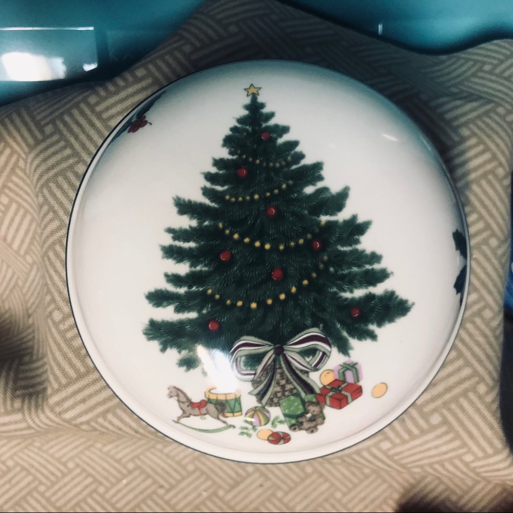 Mikasa Heritage Christmas Story Trinket Bowl